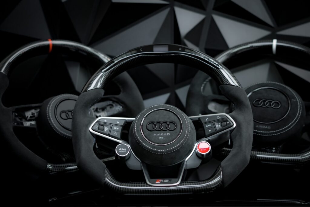 audi-steering-wheel-control-customs obszywanie kierownicy we Wrocławiu